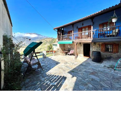 Casa con 2 dormitorios, chimenea, jardin y vista a la montaña