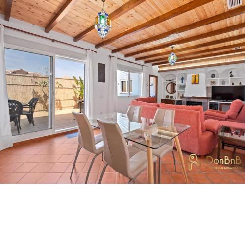 Casa con 3 habitaciones en el Tarajal Málaga