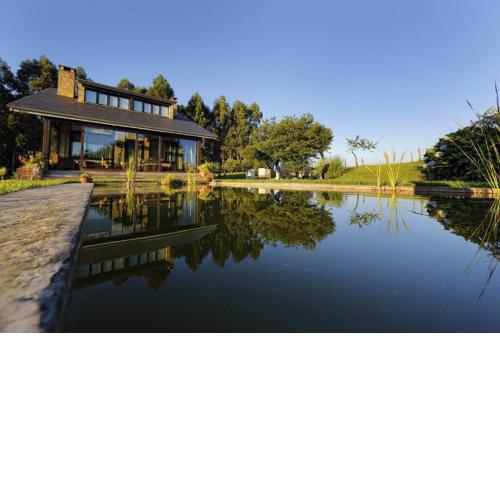 Casa con gran jardín y piscina en Cabarceno