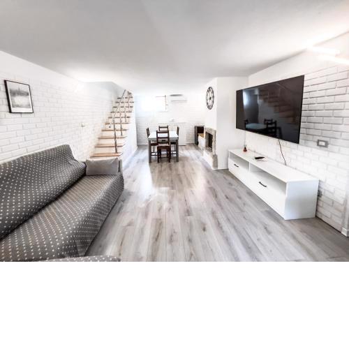 Casa con grande giardino - Privacy - FREE fast Wifi - FREE Netflix - FREE Parking - Jacuzzi