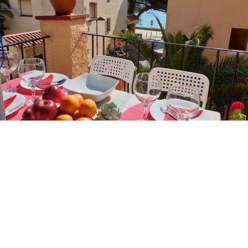 Casa con jardín a 30 metros de la playa. VL.