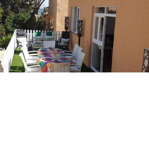 Casa con jardín a 40 metros de la playa. VR.