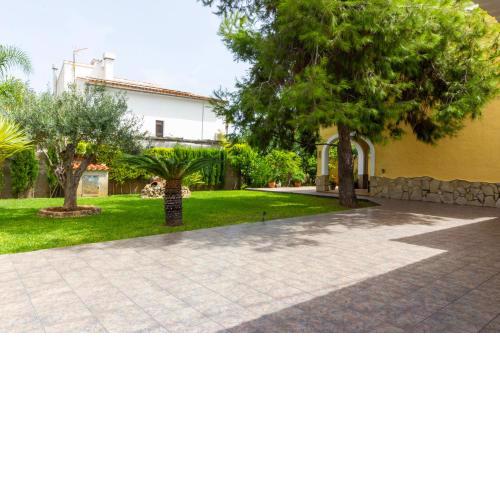 Casa con jardín a pocos pasos del mar