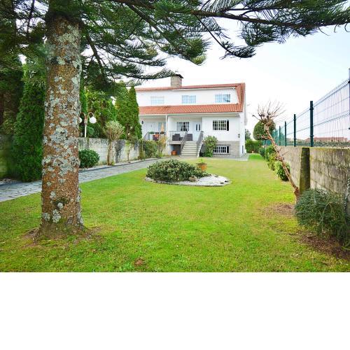 Casa con jardín en Fefiñanes