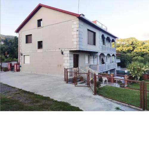 Casa con jardín en Sanxenxo cerca de la playa