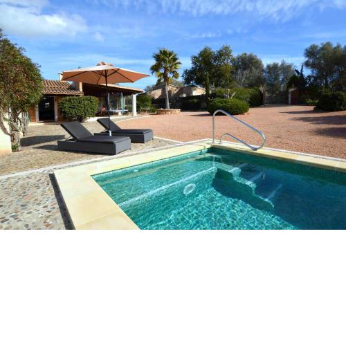 Casa con piscina en bonito entorno Mia