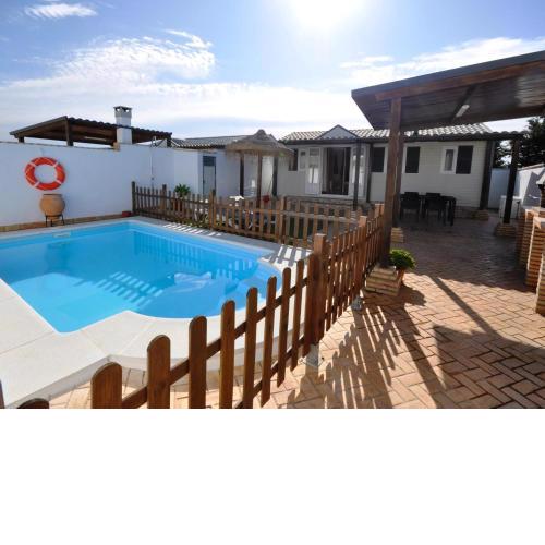 Casa con piscina privada en conil de la frontera- solo familias parejas