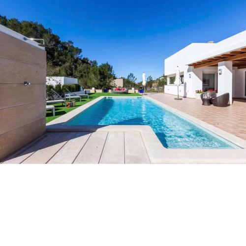 CASA CON PISCINA Y BARBACOA CERCA DE LA PLAYA