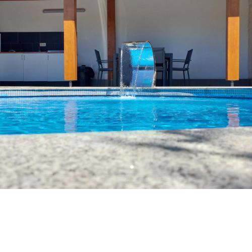 CASA CON PISCINA Y BARBACOA