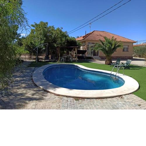 Casa con piscina y gran arboleda. (Casa Brasil)