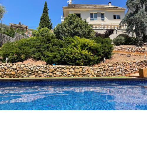 Casa con piscina y vistas en Vallirana/Barcelona