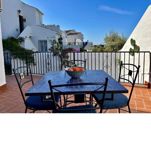 Casa con terraza y hermoso jardín comunal