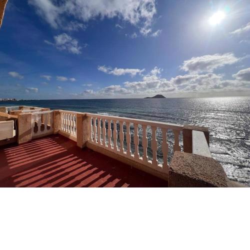Casa con vistas al mar y piscina