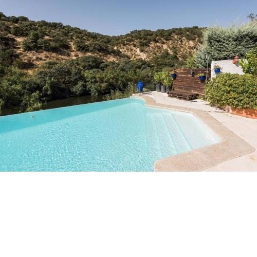 Casa con vistas increíbles, piscina Infinity y jardín con rincones preciosos