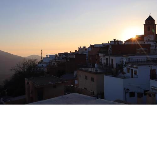 Casa corasol, a cozy, comfy, 2BR house- panoramic view and rooftop