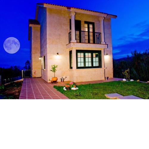 CASA CURROVELLO. On the coast of the Vela Peninsula of Morrazo. Pontevedra