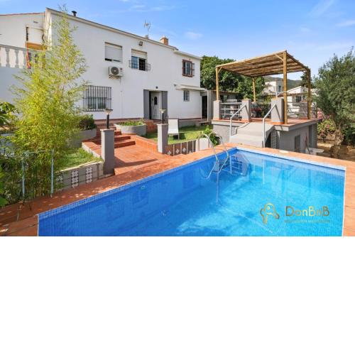 Casa de 2 dormitorios con piscina privada y desayuno incluido en Alhaurin