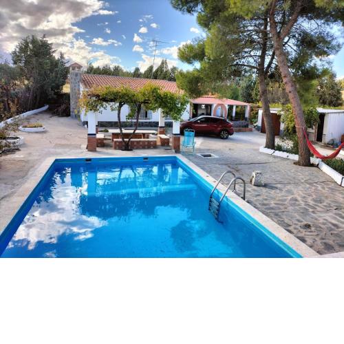 Casa de campo con piscina y barbacoa