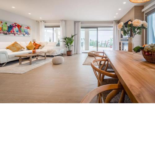 Casa de Carolina - Higueron Private Villa - great view, jacuzzi and pool! What a beauty!