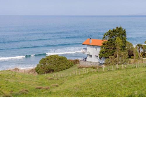 Casa de cuento en la playa de Oyambre, al lado de Comillas