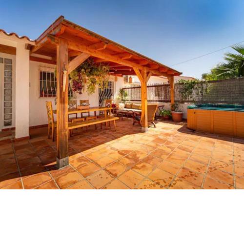 Casa de la Luz with hot tub