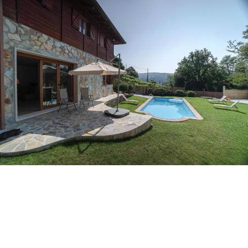 Casa de Madera con Piscina Privada