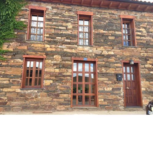Casa de piedra en Muga de Alba