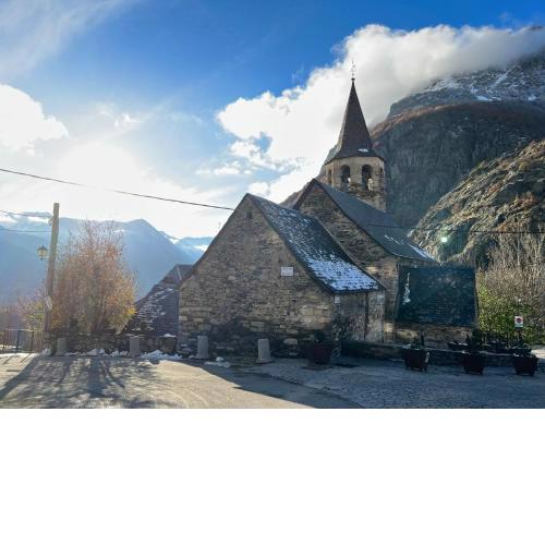 Casa de ski en bonito pueblo junto a Baqueira