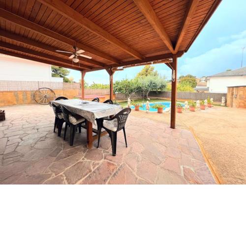 Casa de vacaciones en castelldefels ¡tranquilidad y piscina!