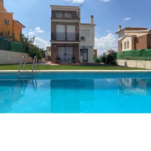 Casa , Dílar, Granada con jardin y piscina