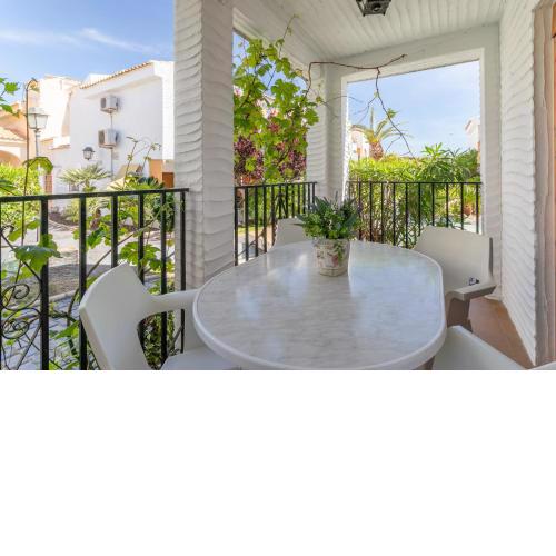 Casa en la playa con piscinas E