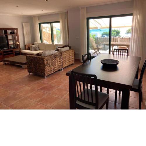 Casa en la playa con vistas mar jardin y terraza