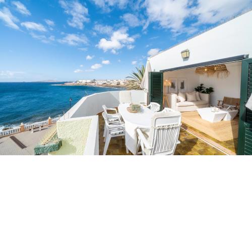 CASA ESPERANZA *Family Home Over the Sea*
