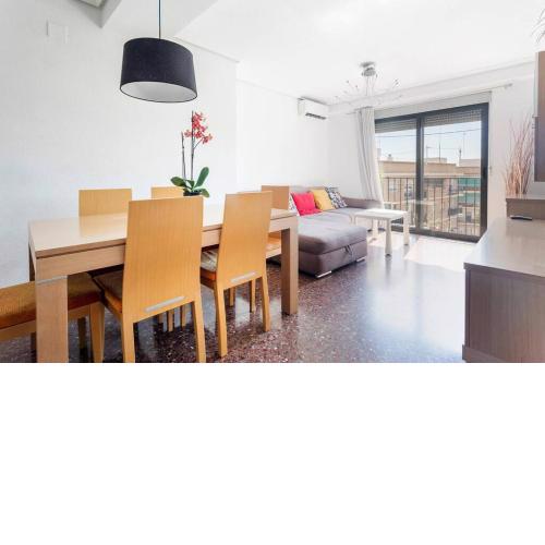 Casa Familiar con Garaje, AC y Wifi gratis