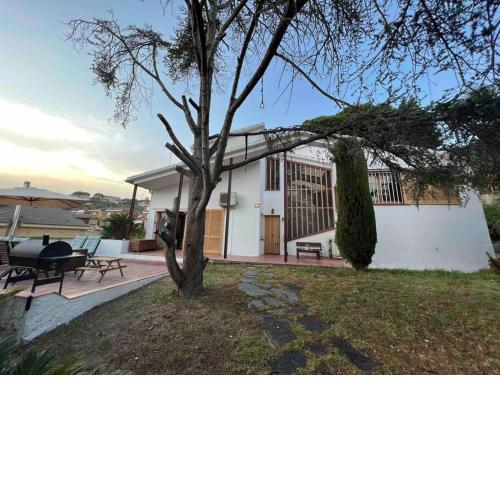 Casa familiar en montaña y cerca del mar