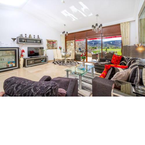 Casa Holmston, Duplex villa with hot tub in Anfi Tauro Topaz