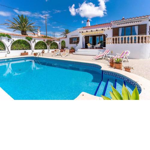 Casa Honiol, private and spacious villa with sea views