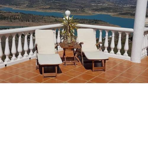Casa Juan Lake Vinuela