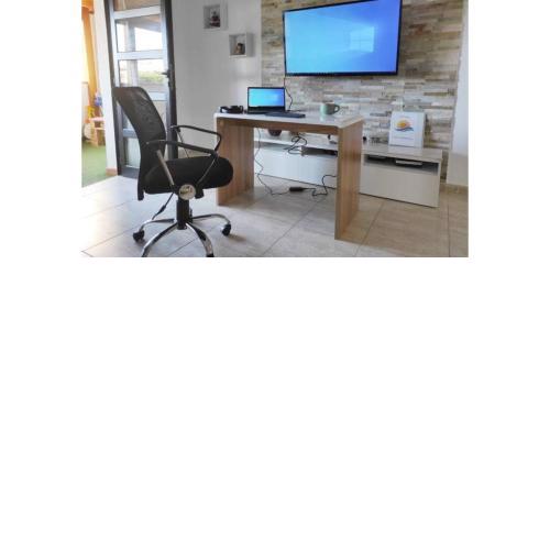 Casa Krisma, Fabulous Modern Spacious 2 bedrooms apartment, Remote Work, Fast WIFI, Parking and AC