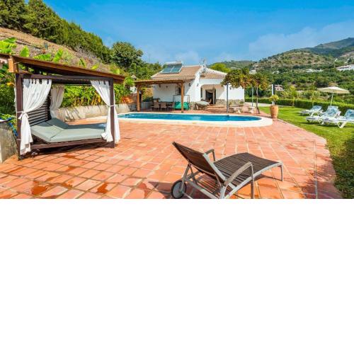Casa La Lomilla Canillas de Albaida by Ruralidays