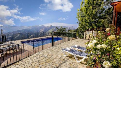 Casa Las Olivas Sayalonga by Ruralidays