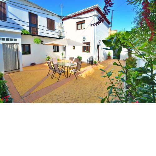 Casa Limon, Patio y Parking.