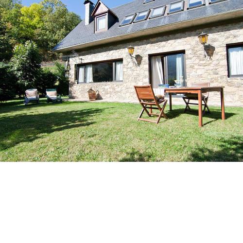 Casa Lola Pirene