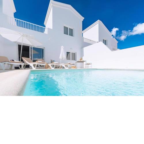 Casa Lolalo - Modern Villa with pool, 15min walk to Marina Rubicón