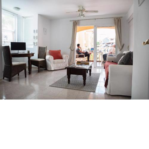 Casa Louise by Amarilla