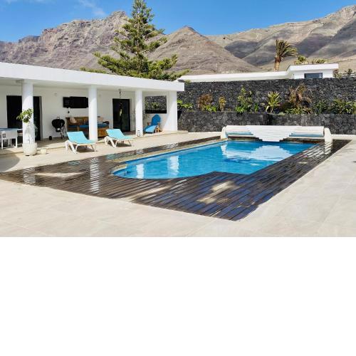 Casa Marina with pool, garden and terrace