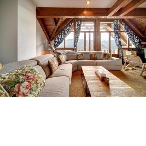 Casa Mont Romies by Totiaran