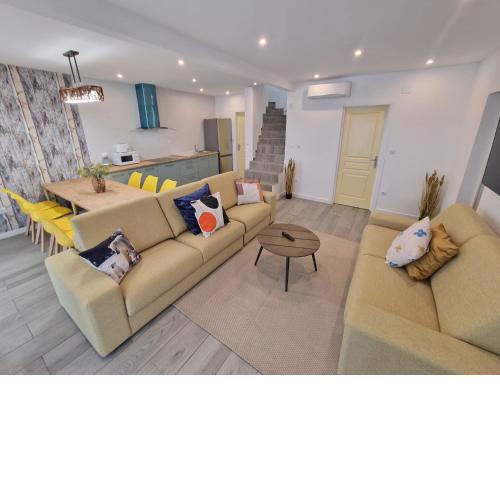 Casa Neptuno para 10 personas solarium patio privado con BBQ, y aire acondicionado