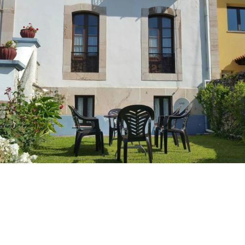 CASA NOGALES junto a PLAYA DE POO y SENDA. WIFI