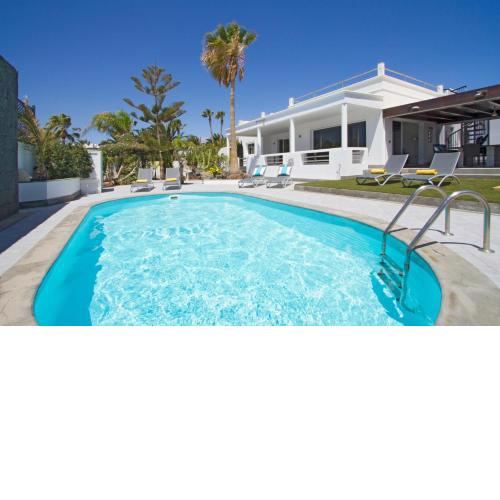 Casa Nublo - 3 Bedroom family villa - Great sea views from rooftop terrace